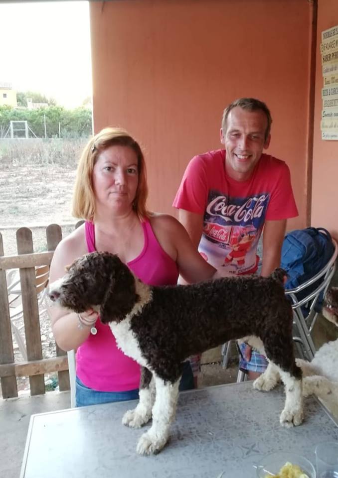 Spaanse Waterhond fokkers Mar Mesa en Rolf Karsijns met Quillo